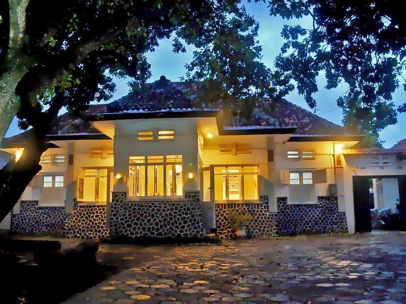 Отель Reddoorz Syariah Near Wijilan Джокьякарта Экстерьер фото
